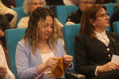 Bursa’da kadınlardan huzurevine ilmek ilmek sevgi