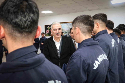 Vali Ayyıldız, İl Jandarma Komutanlığı’nda Mehmetçik’le buluştu