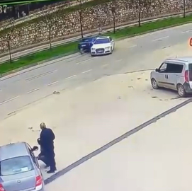 Sürücüsüz araç trafiğe çıktı, kaza böyle geldi