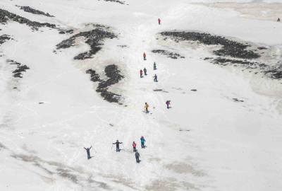 Everest’e çıkan dağcılara karbonat vererek milyonluk dolandırıcılık ağı kurdular