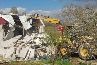 İnegöl’de 142 kaçak yapı yerle bir edildi