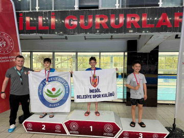İnegöllü minik yüzücülerden 18 madalyalık gurur