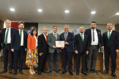 Meslek Onuru Belgeyle Taçlandı