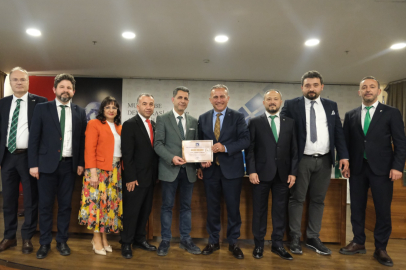 Meslek Onuru Belgeyle Taçlandı