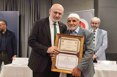 87 yaşında hafız oldu
