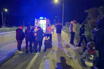 Direksiyon hakimiyetini kaybetti, tarlaya uçtu: 4 yaralı
