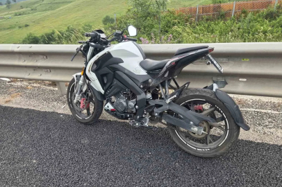 Motosiklet virajda savruldu sürücü ağır yaralı
